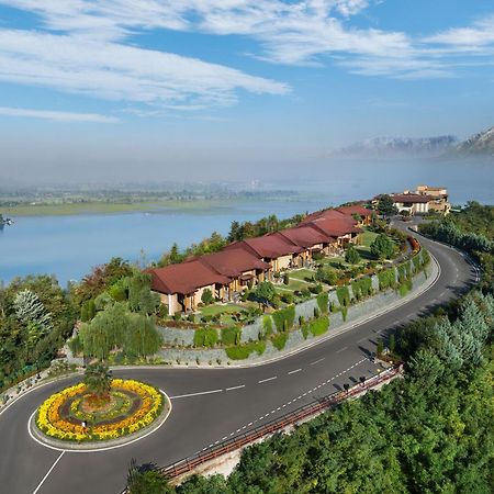 Отель Taj Dal View Srinagar Экстерьер фото